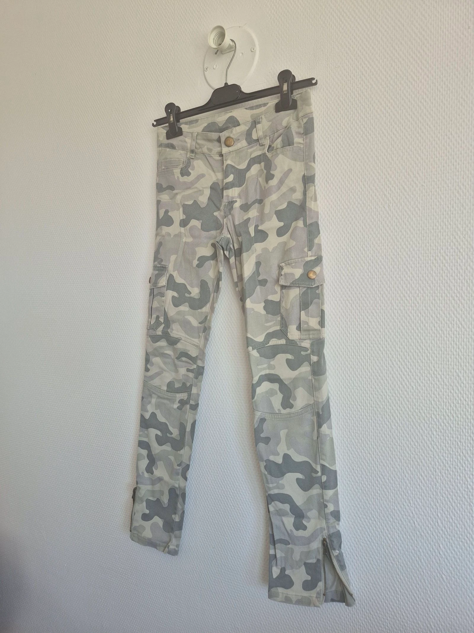 🩶 Jean cargo militaire Tissaia – 12 ans 🩶 – photo 3